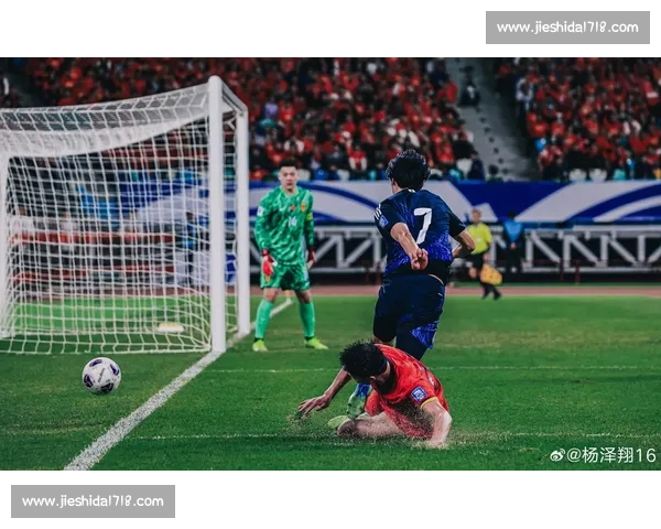 三笘薰脚后跟神作:转身瞬间撕碎防守 三笘薰脚后跟神作:转身瞬间撕碎防守